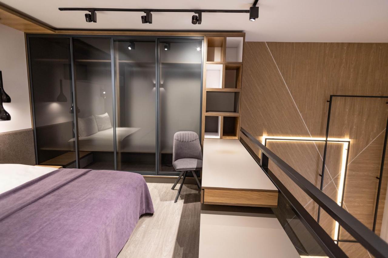 Duke Apartment *